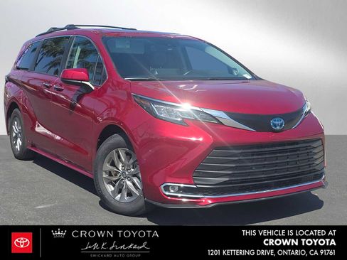Used 2021 Toyota Sienna XLE w/ XLE Plus Package AWD/4WD image 1