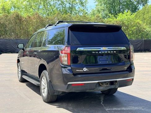 Used 2022 Chevrolet Suburban LT w/ Luxury Package AWD/4WD image 5