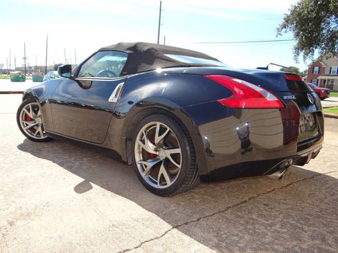 Used 2014 Nissan 370Z Touring w/ Sport Package RWD image 19