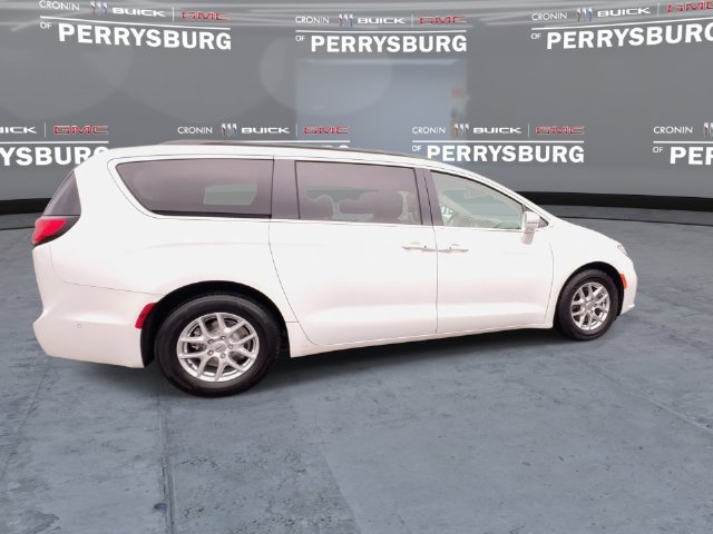 Used 2022 Chrysler Pacifica Touring-L w/ Uconnect Theater Family Group FWD image 9