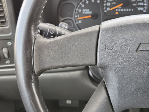 Used 2007 Chevrolet Silverado 1500 LT w/ Crew Cab Value Package image 26