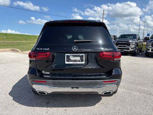 Used 2023 Mercedes-Benz GLB 250 4MATIC image 5