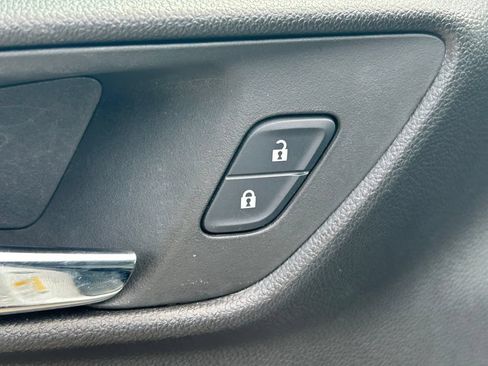Used 2025 Chevrolet Trax LT FWD image 23