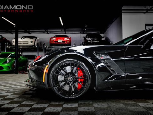 Used 2015 Chevrolet Corvette Z06 w/ 3LZ Preferred Equipment Group RWD image 8