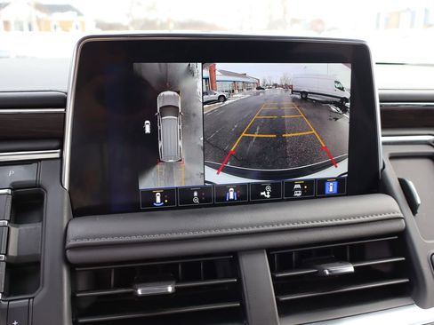 Used 2023 Chevrolet Suburban Z71 w/ Luxury Package image 25