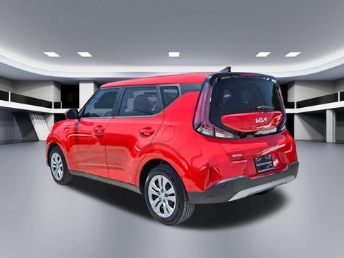 Used 2023 Kia Soul LX FWD image 4