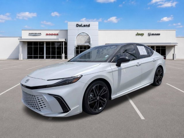 Used 2025 Toyota Camry XSE FWD image 10