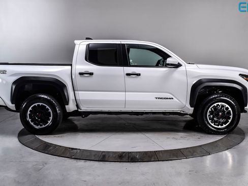 Used 2024 Toyota Tacoma TRD Off-Road AWD/4WD image 7