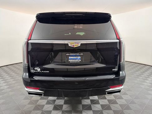 Used 2024 Cadillac Escalade Premium Luxury AWD/4WD image 4