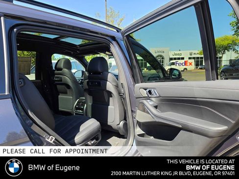 Used 2022 BMW X7 xDrive40i w/ M Sport Package AWD/4WD image 14