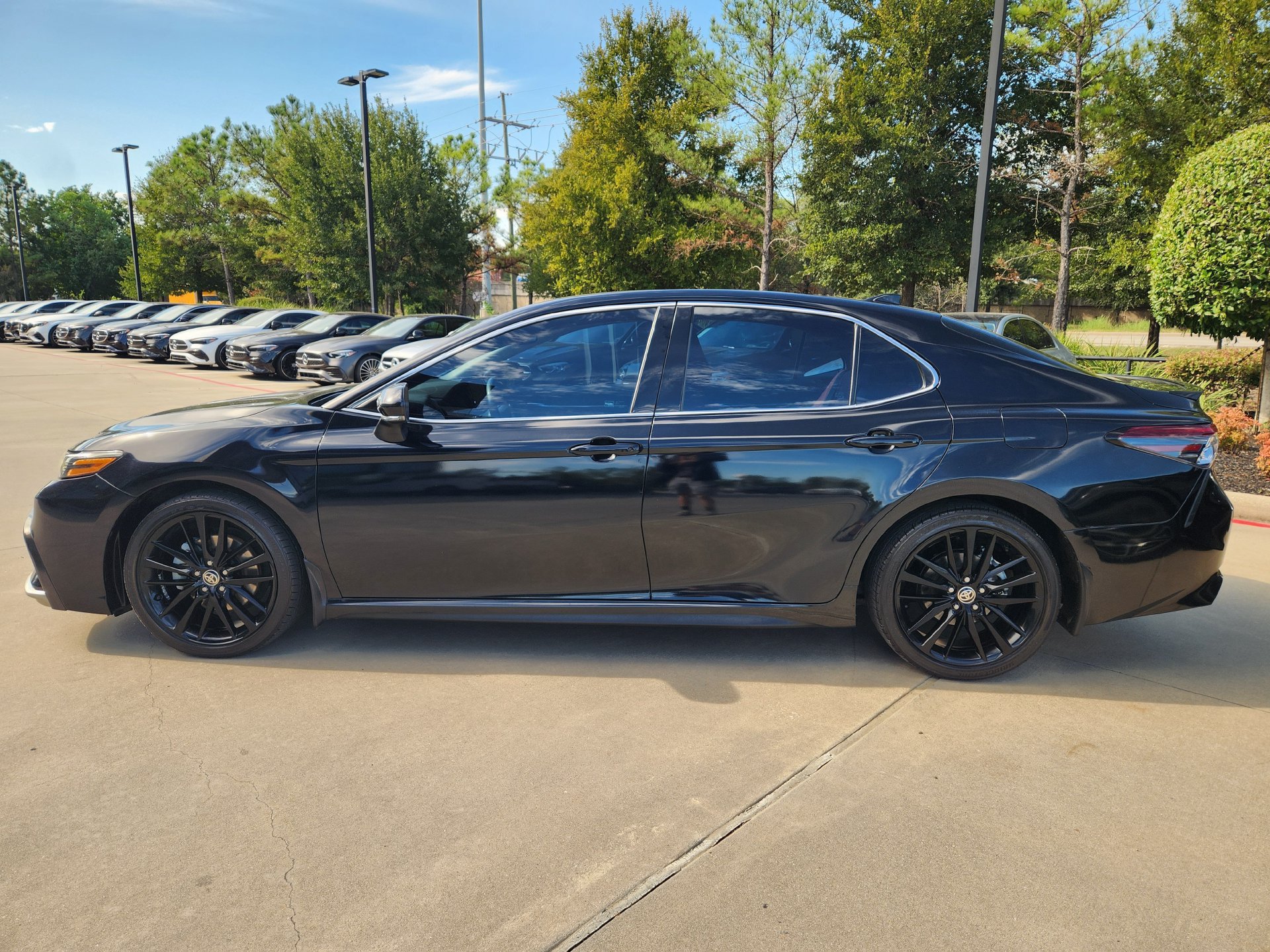 Used 2021 Toyota Camry XSE FWD image 6