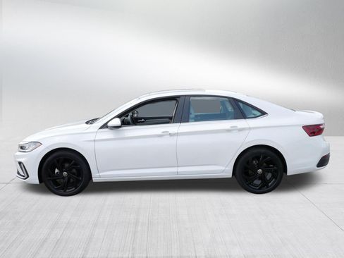 Used 2025 Volkswagen Jetta SE w/ Sunroof Package FWD image 4