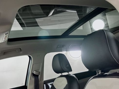 New 2025 Volkswagen Taos SEL image 19