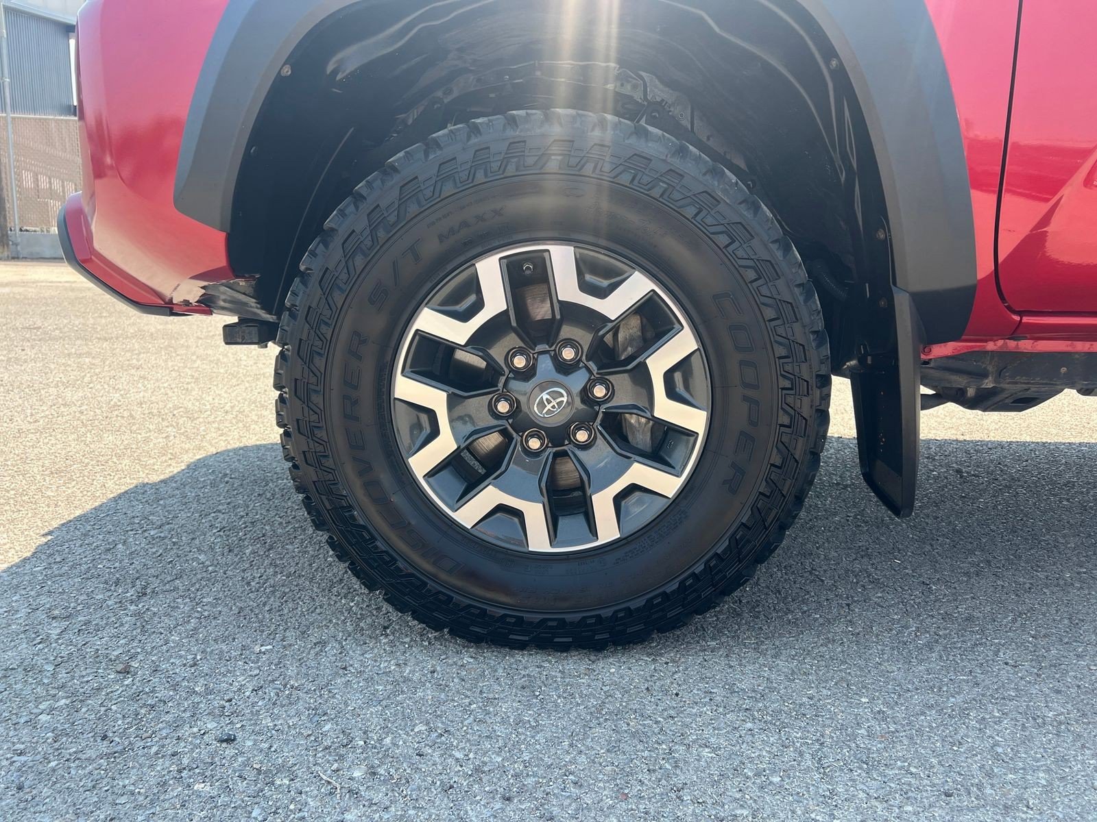 Used 2020 Toyota Tacoma TRD Off-Road w/ Technology Package AWD/4WD image 27