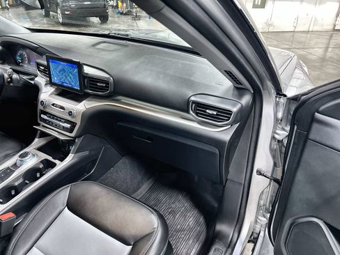 Used 2023 Ford Explorer XLT w/ Equipment Group 202A AWD/4WD image 31