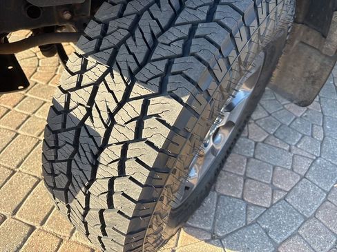 Used 2017 Jeep Wrangler Unlimited Sahara w/ Connectivity Group image 10