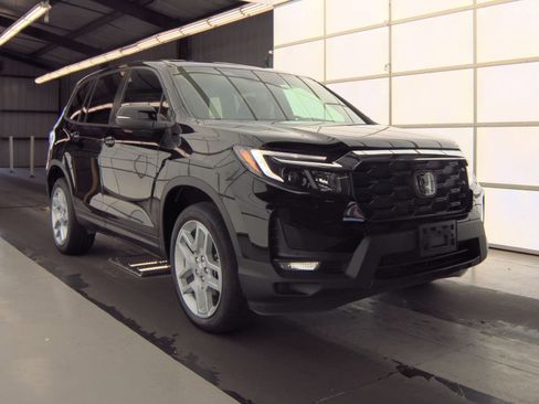 Used 2024 Honda Passport EX-L image 2