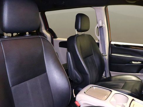 Used 2019 Dodge Grand Caravan SXT image 21