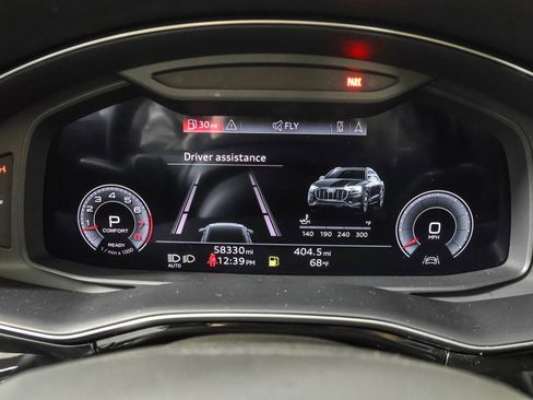 Used 2022 Audi Q8 Premium image 29