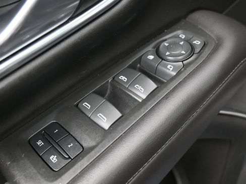 Used 2022 Chevrolet Suburban Z71 w/ Luxury Package AWD/4WD image 14