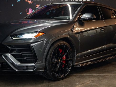 Used 2019 Lamborghini Urus AWD/4WD image 2