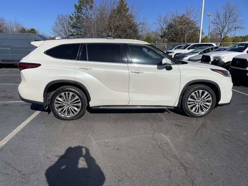 Used 2021 Toyota Highlander Platinum image 12