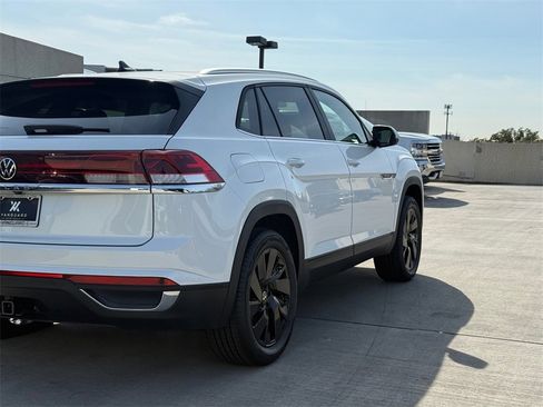 New 2026 Volkswagen Atlas Cross Sport SE image 8