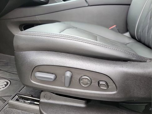 Used 2023 Buick Enclave Avenir image 13