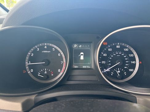 Used 2018 Hyundai Santa Fe Sport FWD image 1