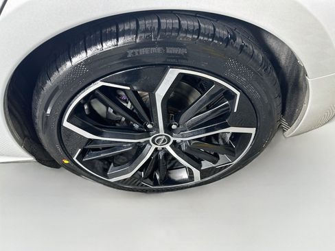 Used 2024 Nissan Altima 2.5 SR FWD image 11