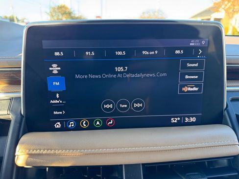 Used 2021 Chevrolet Tahoe Premier w/ Premium Package image 26