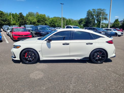 Used 2023 Honda Civic Type R image 2