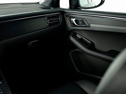 New 2026 Porsche Macan GTS image 32