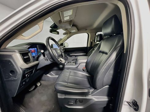 Used 2024 Ford Expedition XLT RWD image 14