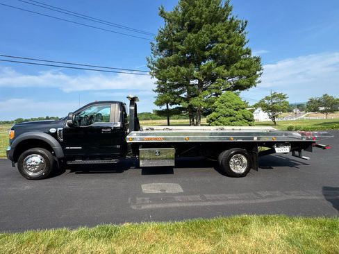 Used 2017 Ford F550 4x4 Regular Cab Super Duty image 3