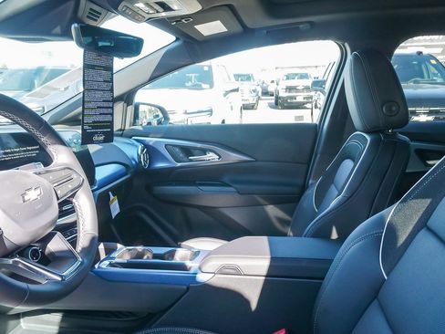 New 2026 Chevrolet Equinox EV LT image 16