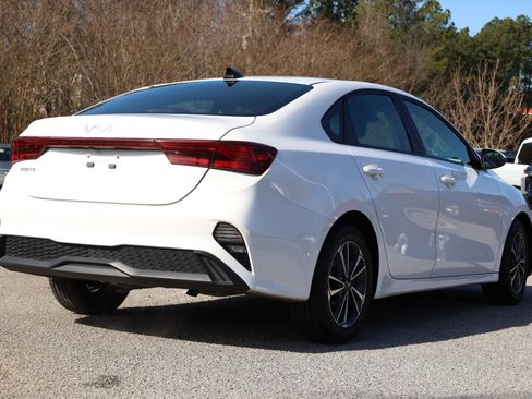 Used 2024 Kia Forte LXS w/ LXS Technology Package image 5