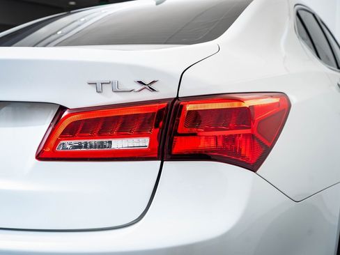 Certified 2018 Acura TLX w/ Technology Package image 9