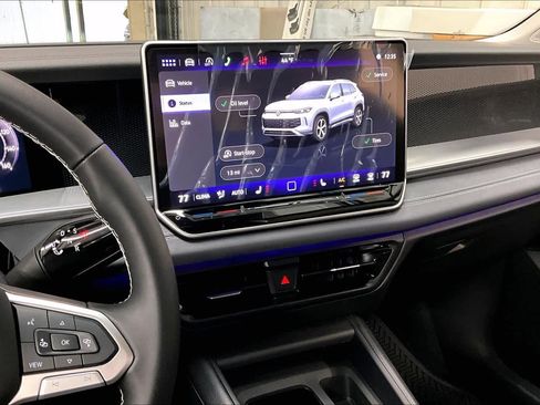 New 2026 Volkswagen Tiguan SE image 9