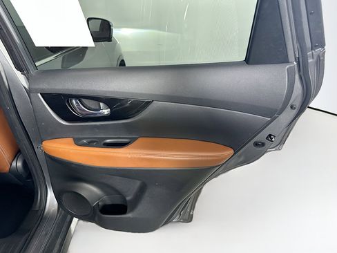Used 2018 Nissan Rogue SL w/ Premium Package FWD image 31