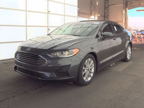 Used 2019 Ford Fusion SE image 1