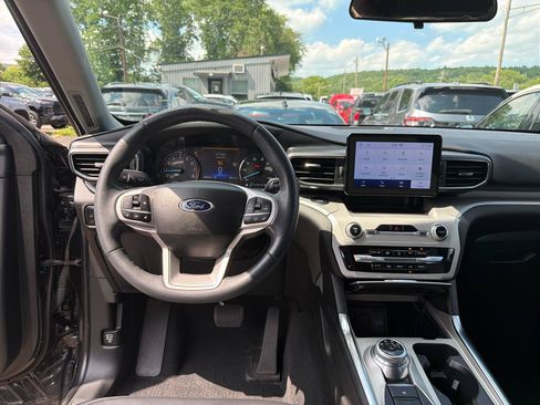 Used 2023 Ford Explorer XLT w/ Equipment Group 202A AWD/4WD image 24