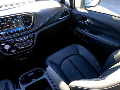 New 2026 Chrysler Pacifica Select w/ S Appearance Package image 23