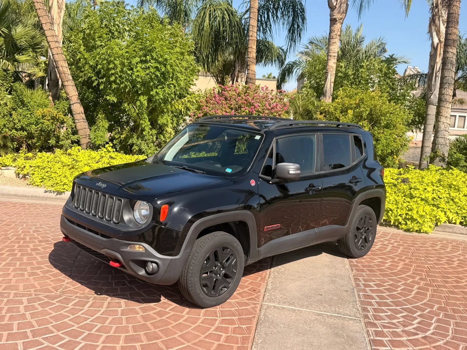 Used 2018 Jeep Renegade Trailhawk w/ Popular Equipment Group AWD/4WD image 1