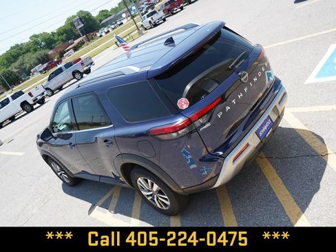 Used 2025 Nissan Pathfinder SL AWD/4WD image 12