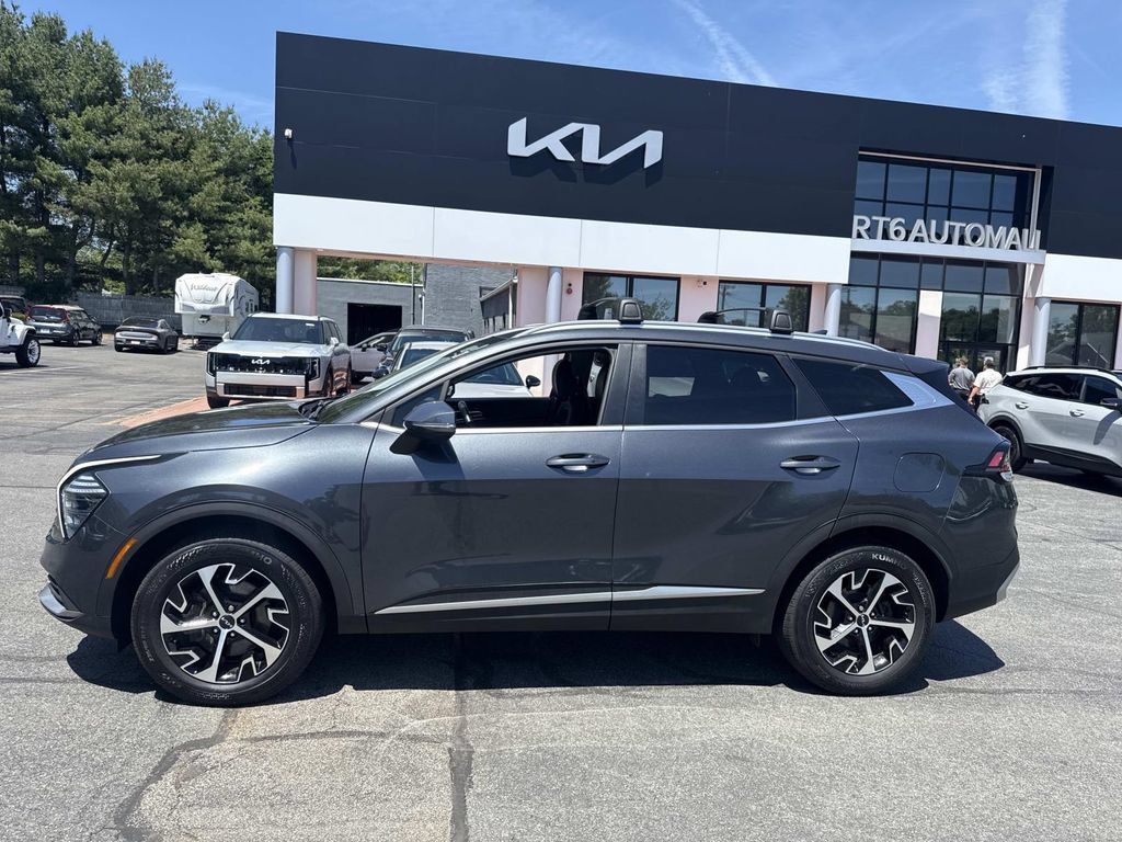 Used 2024 Kia Sportage EX AWD/4WD image 2