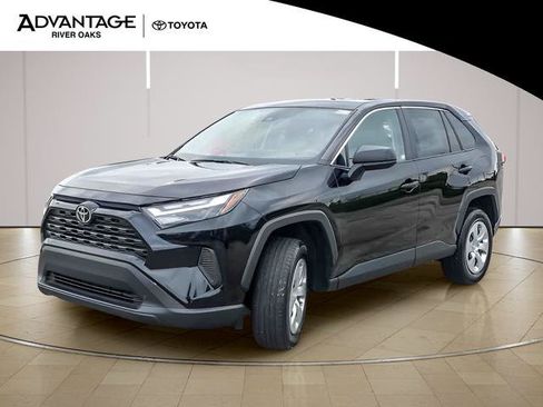 Certified 2025 Toyota RAV4 LE AWD/4WD image 4