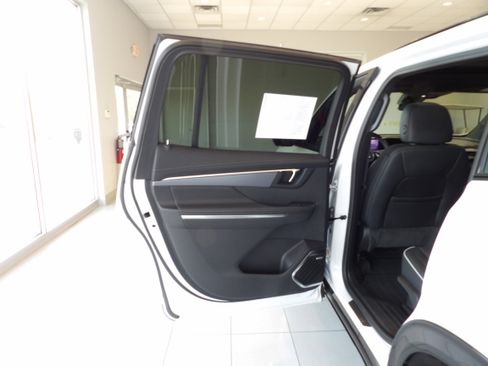 Used 2025 Buick Enclave Sport Touring w/ Super Cruise Package FWD image 18