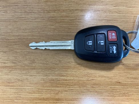 Used 2012 Toyota Camry LE FWD image 34