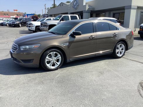 Used 2016 Ford Taurus SE FWD image 19